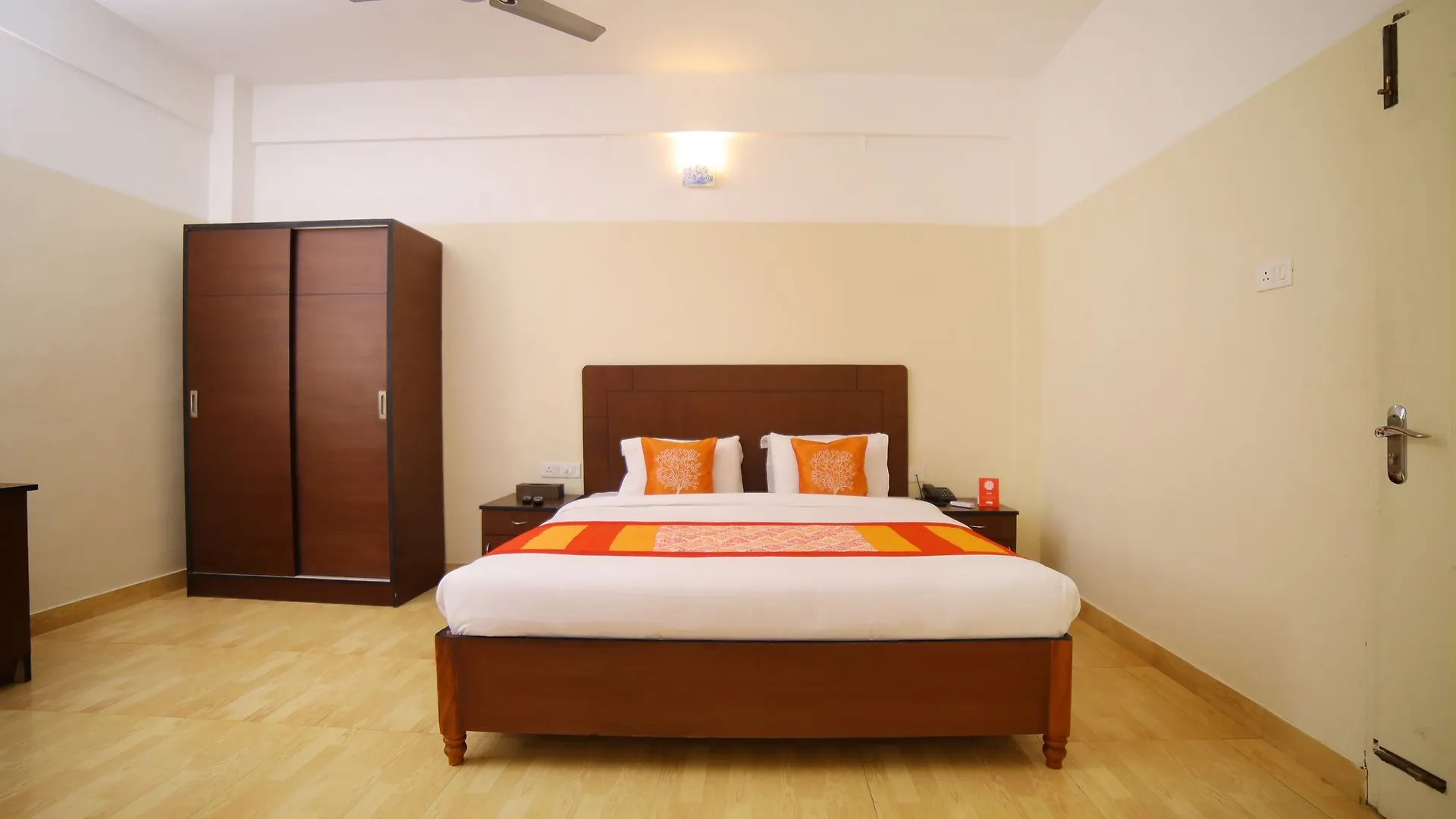 Oyo 2079 Near Medical College Hotel Thiruvananthapuram 2*,